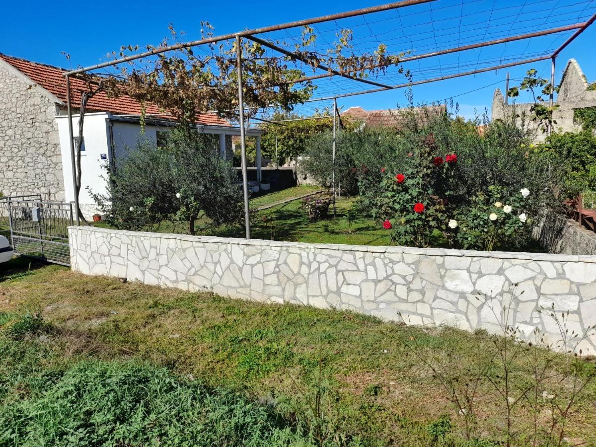 Kamena Kuca Family Rodin Apartment Capljina Bilik gambar